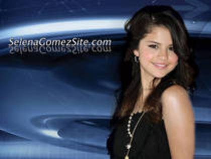 IMNMWHROQDKUNMSMUEF - SELENA GOMEZ