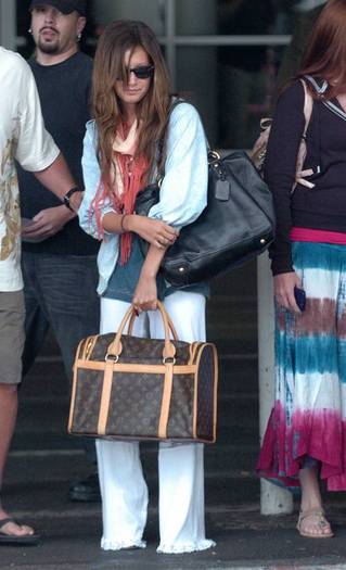 ashley-tisdale-torna-a-casa-dal-messico_07 - ASHLEY TISDALE