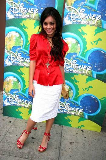 vanessaannehudgensdotneny0 - Vanessa Hudgens