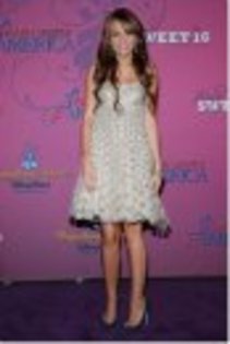 5800_1022808309343_1799294088_51580_1907509_s - AICI CLUB HANNAH MONTANA