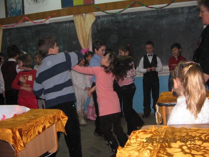 Serbare Craciun Clasa a II- B 2007 040 - Mos Craciun 2007-2008