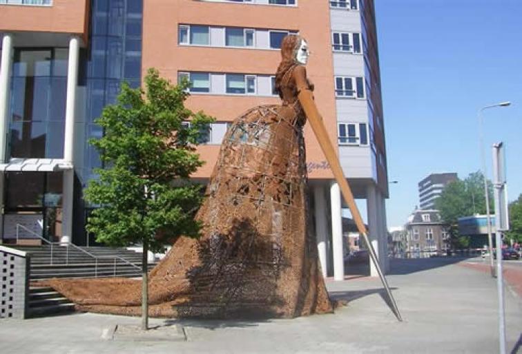 image017; \'Iron Lady\', in front of the building Regentes ( Netherlands )
