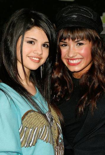 FHUWQXRRIHCNEBDLTIN - demi shi selena