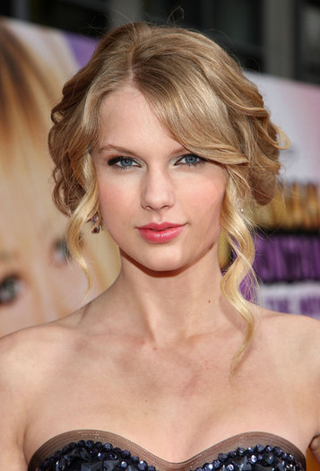 Premiere+Walt+Disney+Pictures+Hannah+Montana+sJnxBd6KwJkl - Taylor Swift