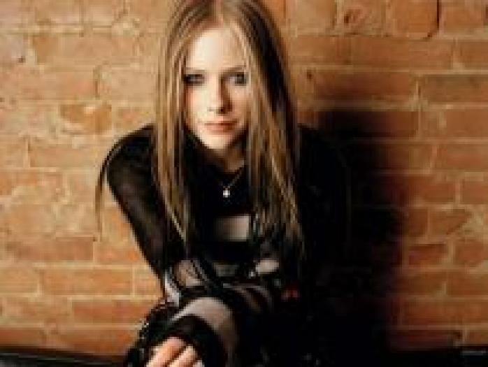 NNAQZKVMKEIOXUTVAAT[1] - Avril Lavigne