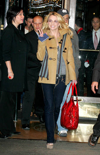 Britney Spears Leaving Hotel Star Academy qxLzfAs61PZl
