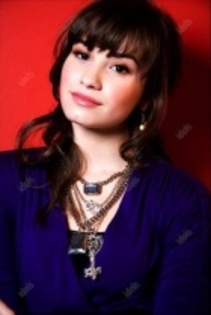 4 - Demi Lovato - Intr-o rochie albastra