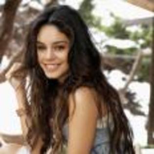 Vanessa_Hudgens_1247602776_3