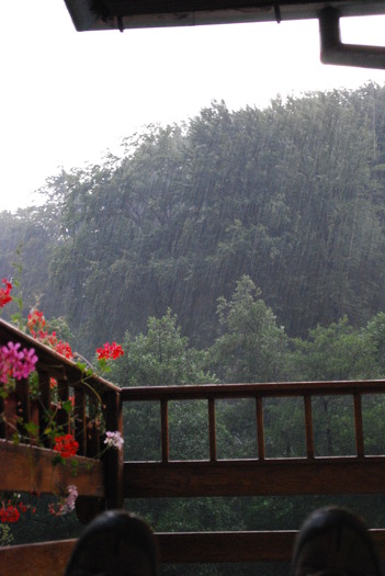 Mm 148; in balcon la Limpedea
