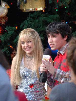 miley_cyrus_xmas2006_anzalone - Miley-Personal Picture