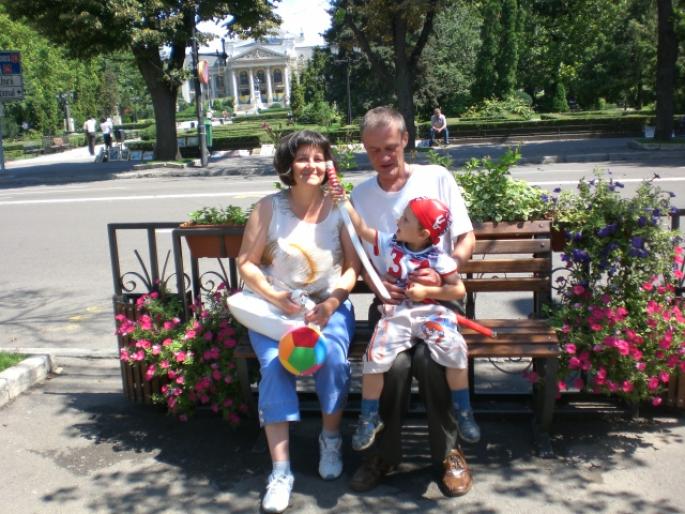 IASI 354 teatrul national, in fundal