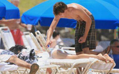 normal_zanessa_beach_candid_033 - Zac and Vanessa in Hawaii