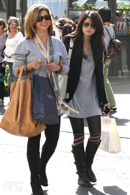 normal_0_(5) - 0-Selena Gomez-0