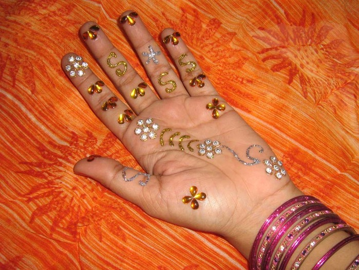 henna2c - Henna pe care o au indiencele pe maini si pe picioare cand se marita