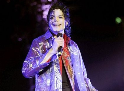 O privire frumoasa - Michael Jackson cantand sh dansand la concerte