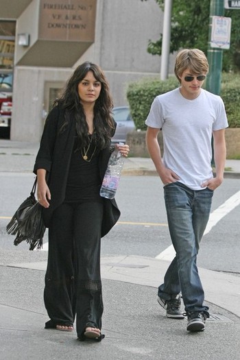 Vanessa+out+Sterling+Knight+Vancouver+ipPR6bme8Dml