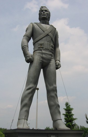 Michael_Jackson_sculpture[1]