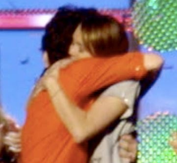 nick_miley_hug[1]