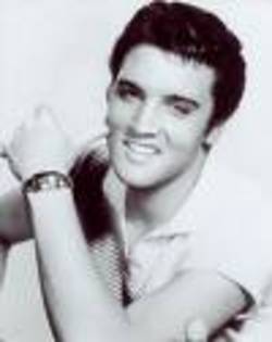 33 - ELVIS PRESLEY