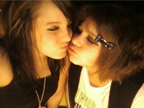 3 - Emo kiss