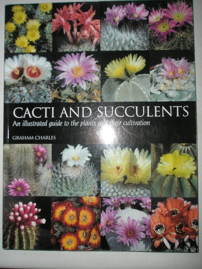 Cacti and succulents - Graham Charles - Biblioteca cu carti de plante