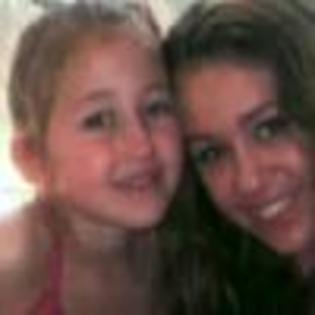 8T0biZ439651-01 - multe poze miley