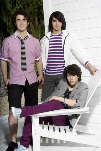 15895791artbuyer716200812710PM - Jonas Brothers