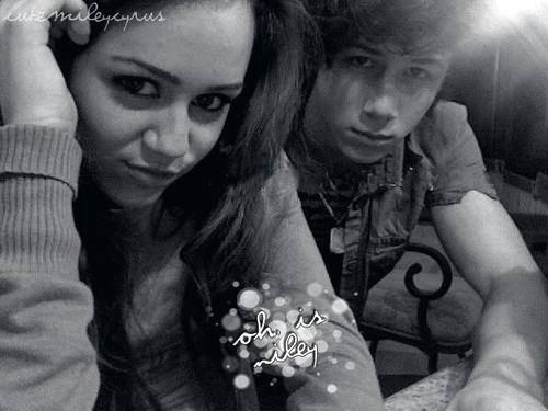 1211569105_f - miley si nick