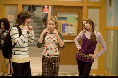 normal_2x04GetDownAndStudy16 - hannah montana sezonul 2