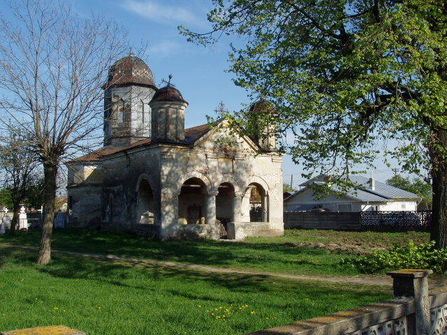 monument - 1777; biserica veche a satului (ridicata de Enachita Vacarescu- 1777)

