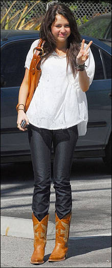 miley-cyrus_COM-whitenjeans-2008mar7 - al 5 lea stil