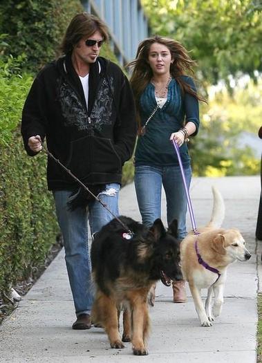 Miley_Cyrus_1239640125_3