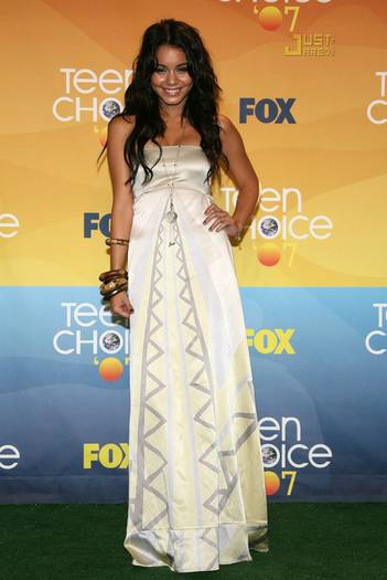 vanessa-hudgens-teen-choice-awards-2007-09
