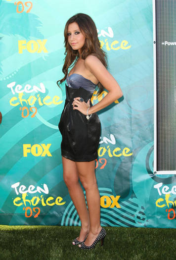 214pd2u - Ashley Tisdale Teen Choice Awards 2009