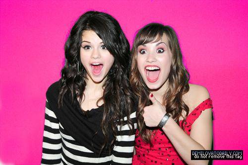 2a5k7q8 - Selena