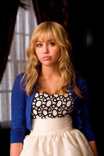 miley-cyrus_COM-hannahmontanathemovie-promos029