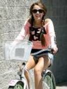 Miley e cu bicicleta - A 2 preferata mea vedeta