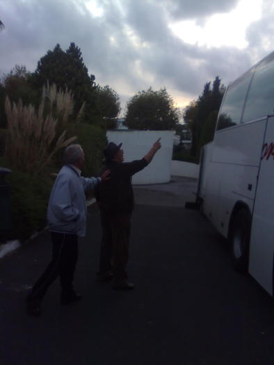 her Dobre pedepsit, pe jos.