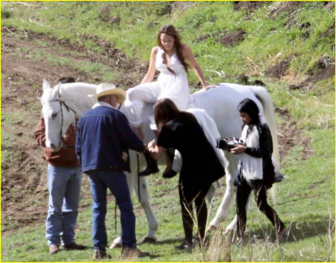 miley-cyrus-white-horse-photo-shoot-04