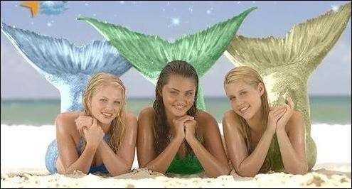 emma-rikki-and-cleo-h2o-rikki-chadwick-5290760-495-266