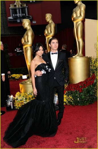 Vanessa-2009-Oscars-vanessa-anne-hudgens-4397181-803-1222 - VAnessa Husgens