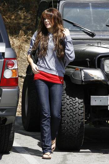 miley-cyrus_COM-la2008mar31-0059[1]