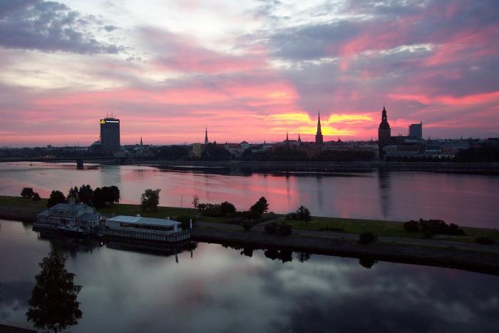 Riga-Vazuta noaptea-in spate este hotel Letonia