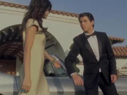 Nick_jonas_selena_gomez_burnin_up_screen_grab_400x300_080409_ - selena gomez and nick