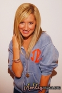 IIQOBBOTYSKRITLSFKO - ASHLEY TISDALE SEDINTA FOTO 19