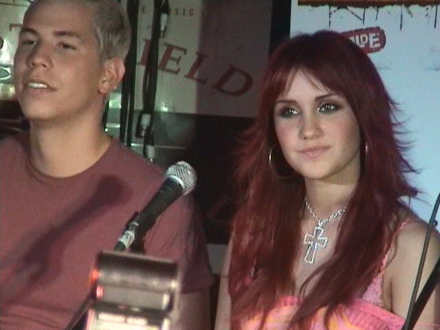 9f87e615a8zk5za9 - cupluri REBELDE