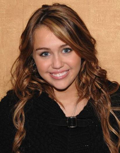 0000860026-30982L - Miley Cyrus-diverse