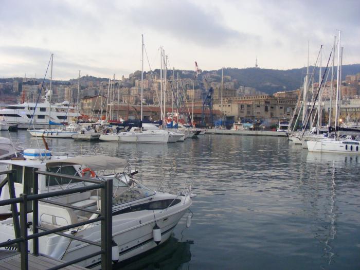 312; Genova, Italia
