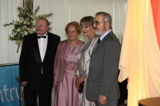 peste-1-300-000-de-persoane-au-urmarit-primul-episod-din-aniela-foto_9 - Telenovela Aniela