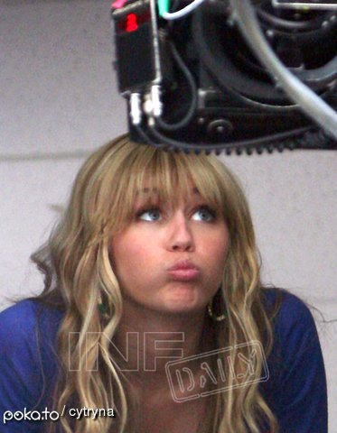 miley_cyrus_080514_09_1_big - multe poze rare cu miley